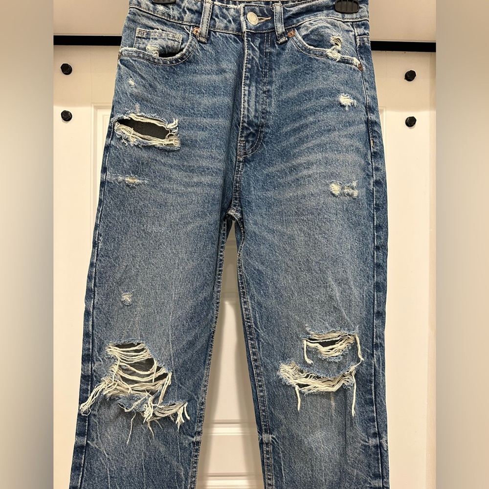 Zara straight jeans size 2 destroyed detailing - Picture 2 of 4